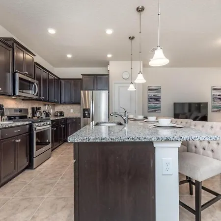 5 Bedroom Townhome In Windsor At Westside